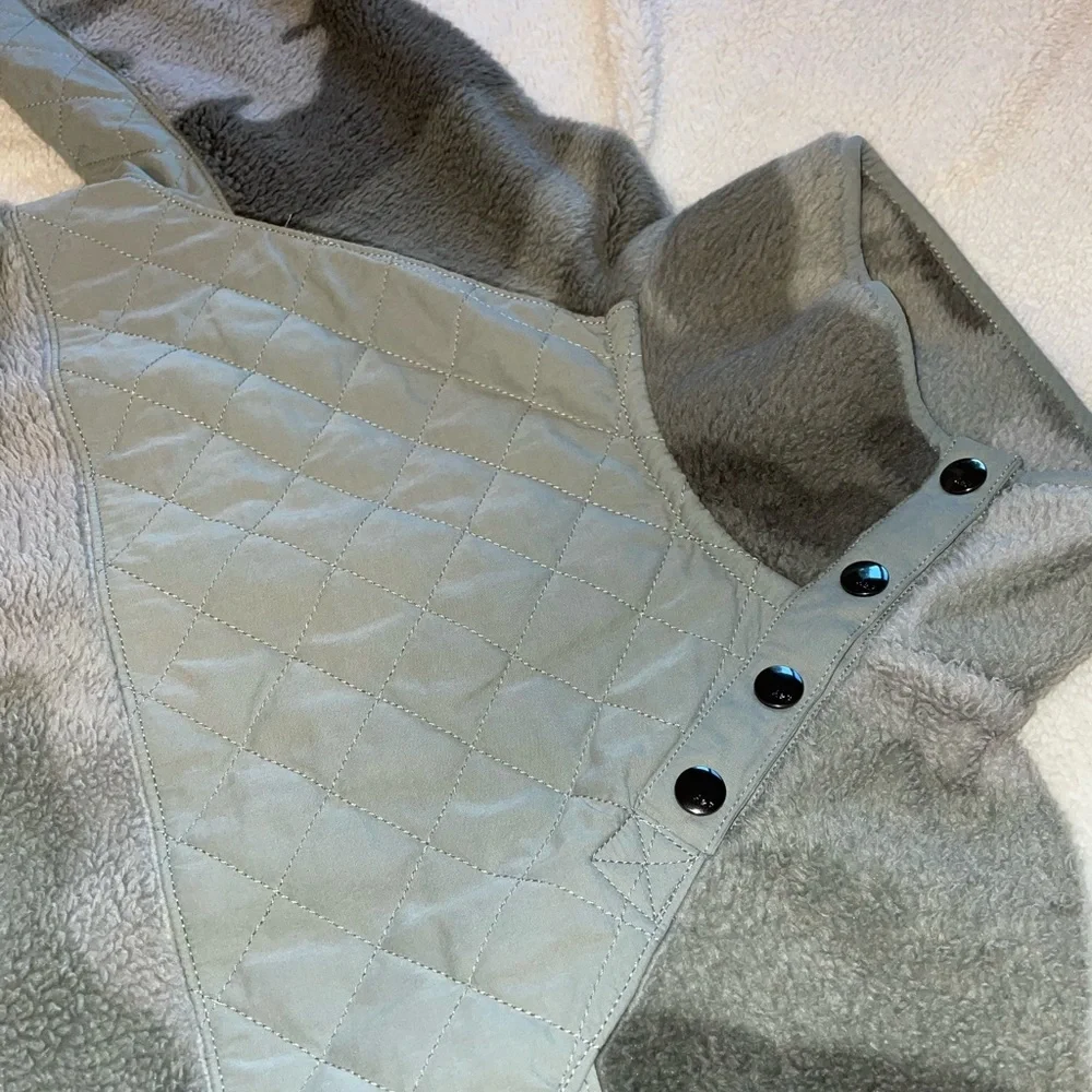 Abercrombie & Fitch camouflage sherpa jacket with button details, never worn. - Picture 2 of 2